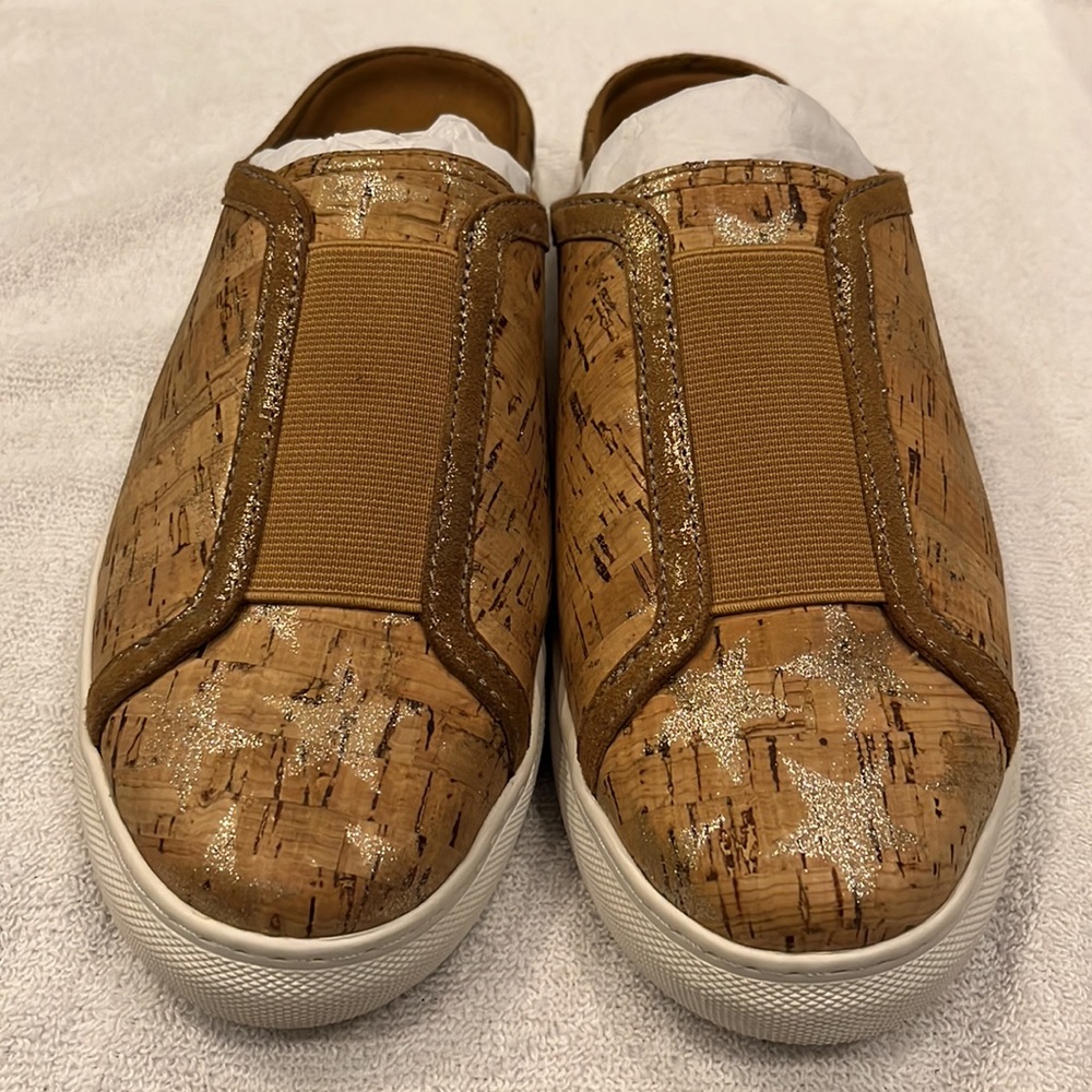 Trask Lindy Mules in Gold Star Size 8